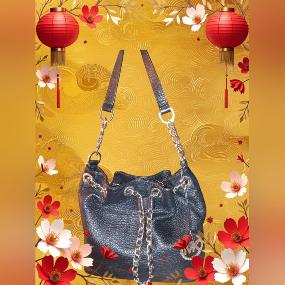 MK drawstring crossbody 🔥